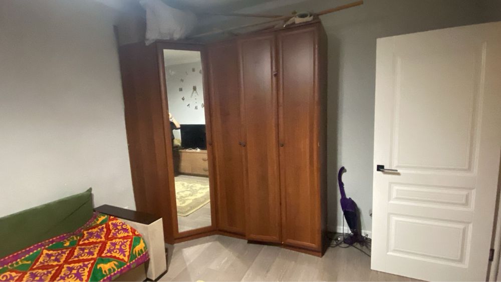 Продам шкаф угловой и прямой