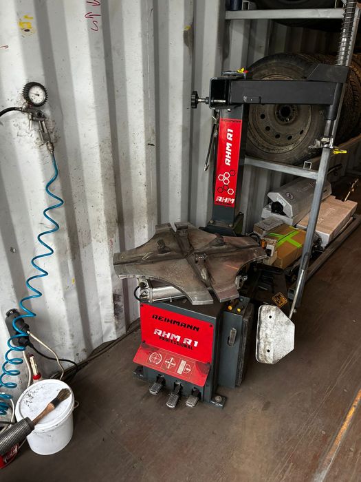 Container maritim transformat in statie de vulcanizare