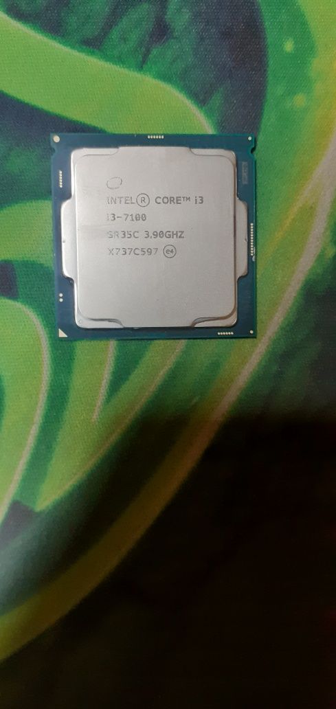 Процессор  I3 7100 чистый