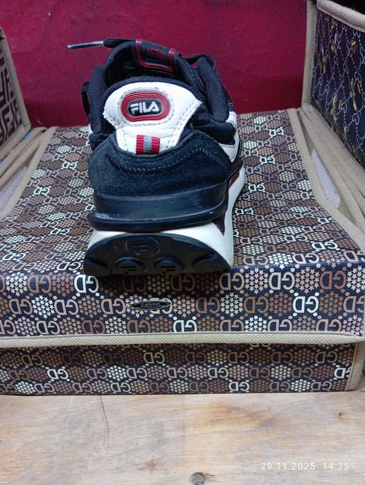 Кроссовки все фирма отдам не дорого