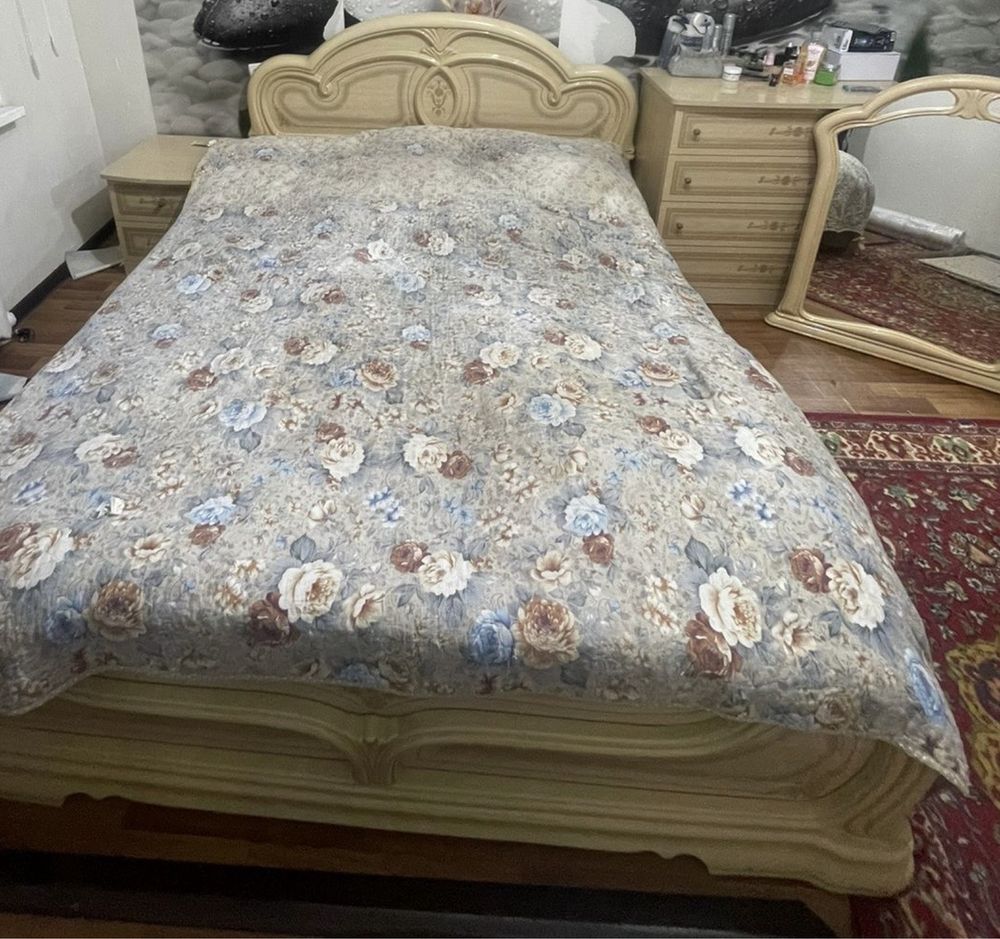 Продается спальный гарнитур