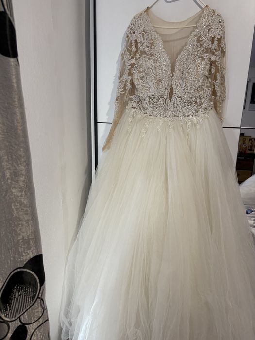 Rochie mireasa tip printesa