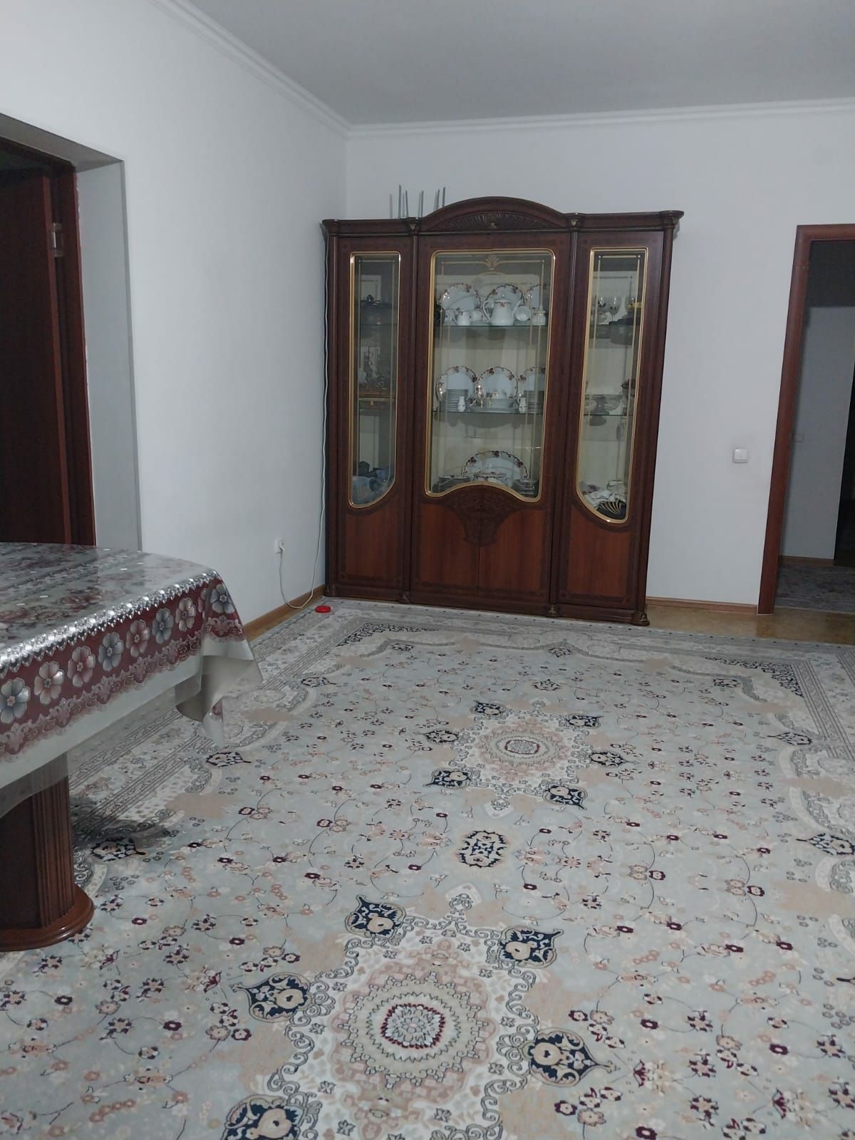Срочно продаётся 3 шёлковые ковры ,2 шелковые  ковровые дорожки Турция
