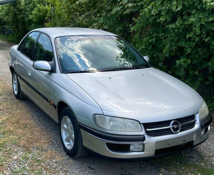 Opel omega  2,0i 16v  11029 km