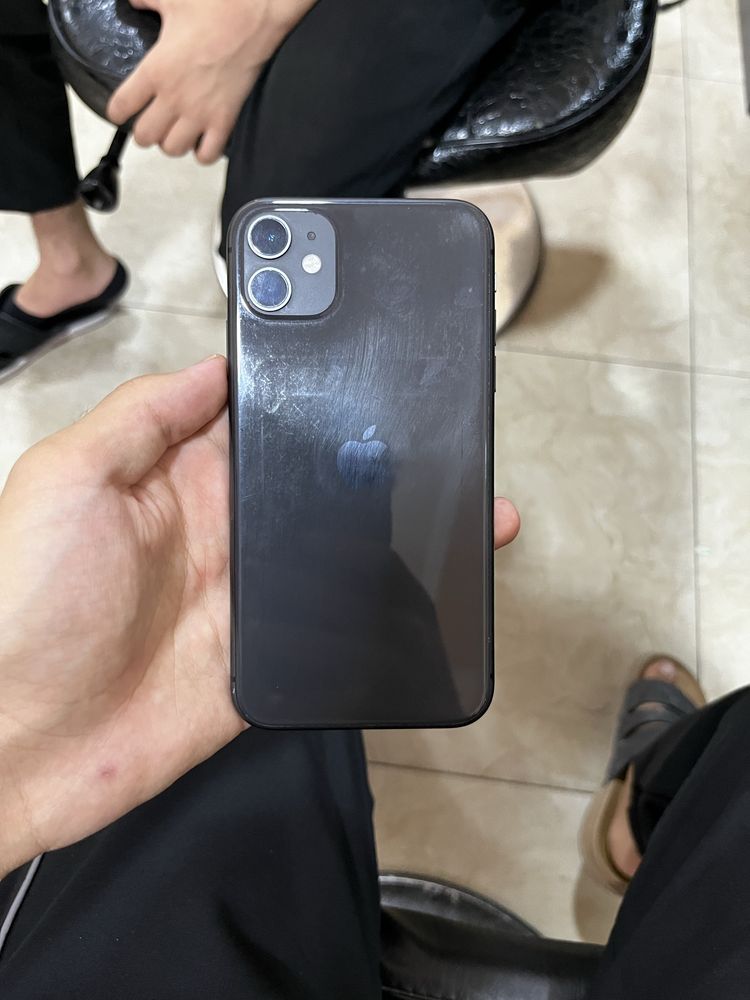 iPhone 11 64% gb