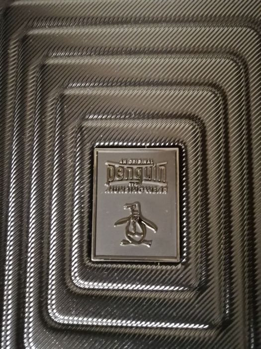 Продам большой немецкий пластиковый чемодан, новый