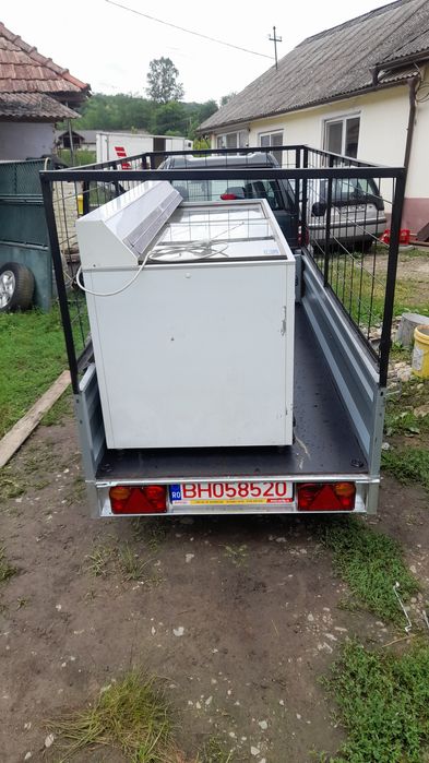 Închiriez Ladă frigorifică tip Vitrina  ptr.evenimente nuntii botezuri