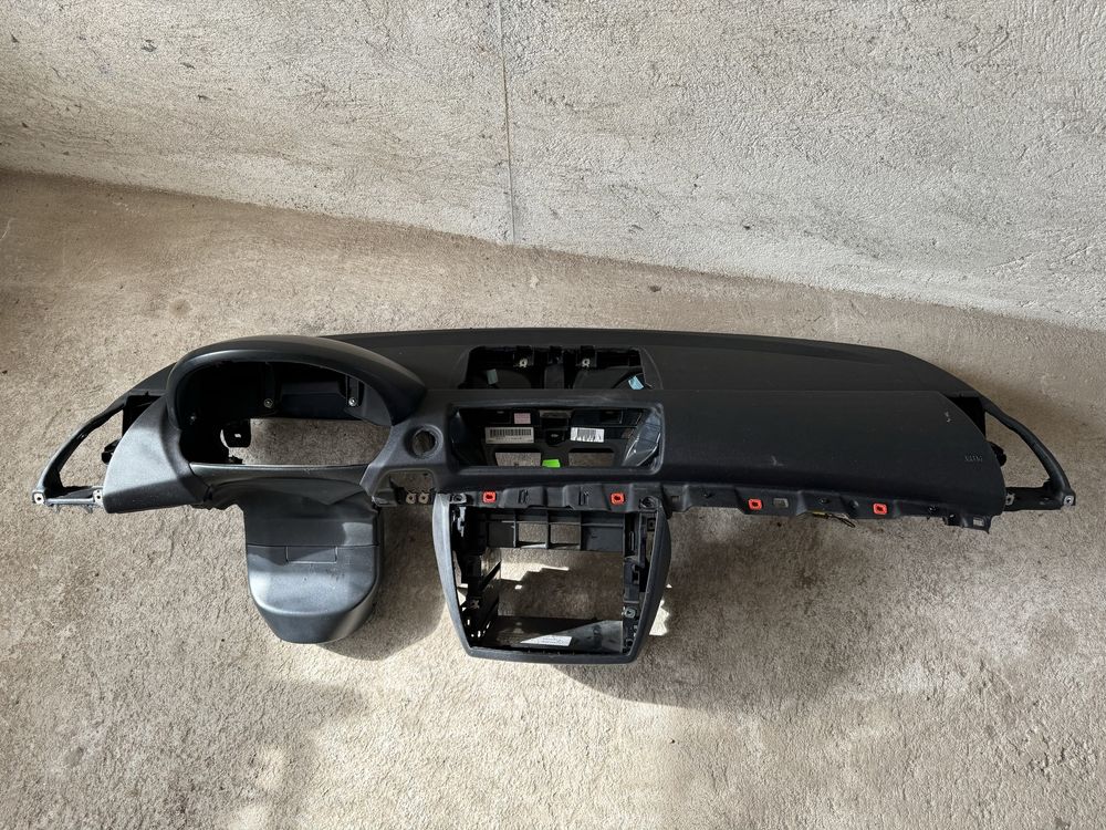 Арматурно тъбло бмв е87(armaturno tablo bmw e87)