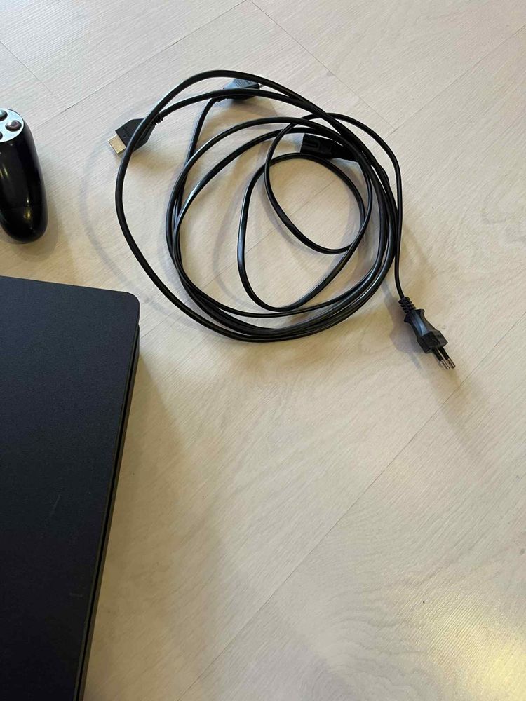 Продавам Playstation 4