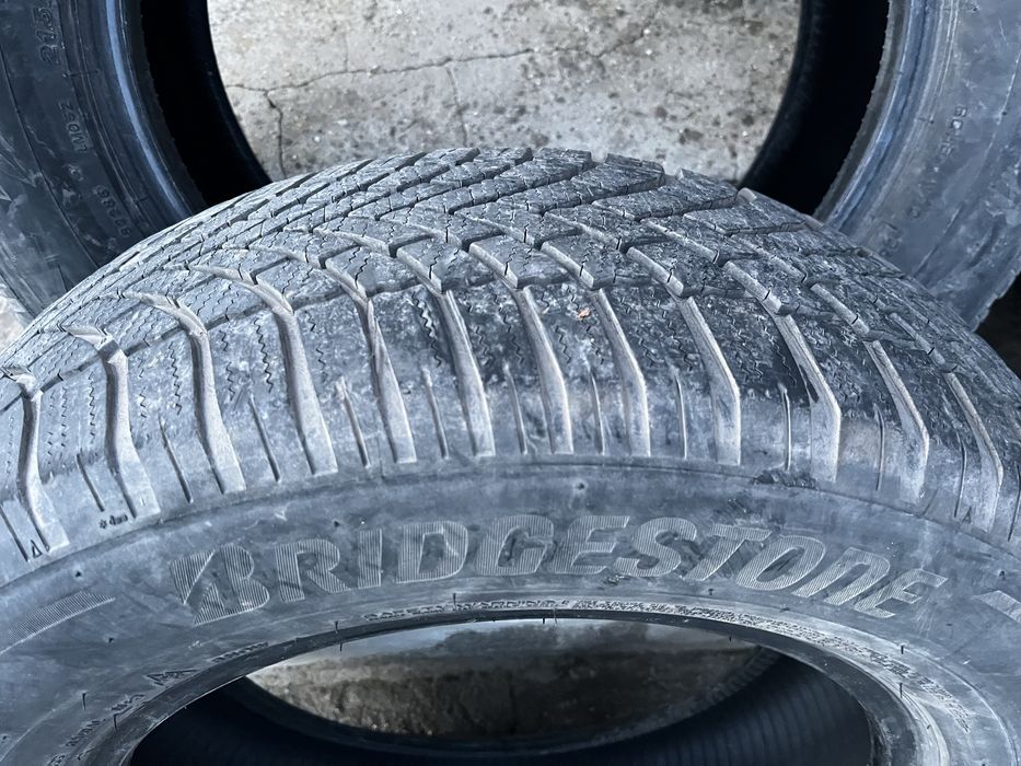 Зимни гуми Bridgestone 215/65/16