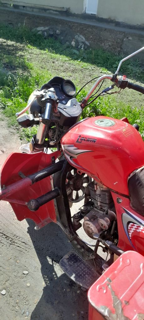 Motorcycle 200 Lochin