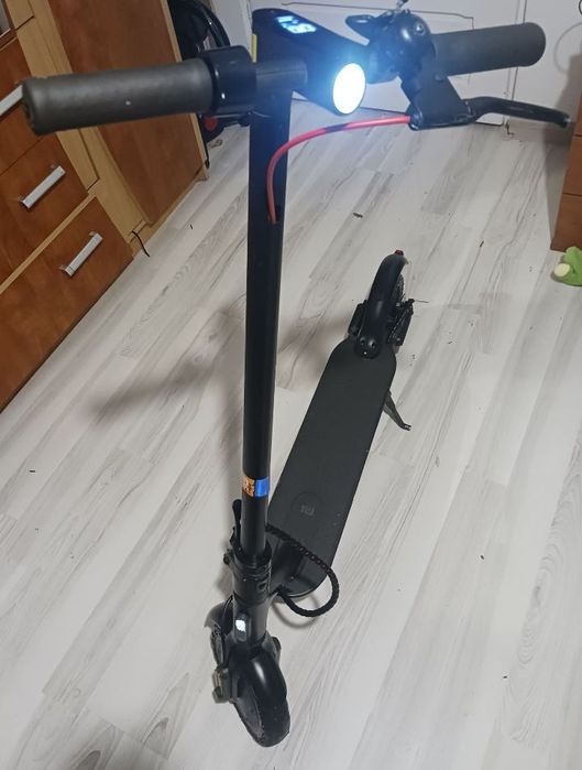 Vănd trotineta electrica