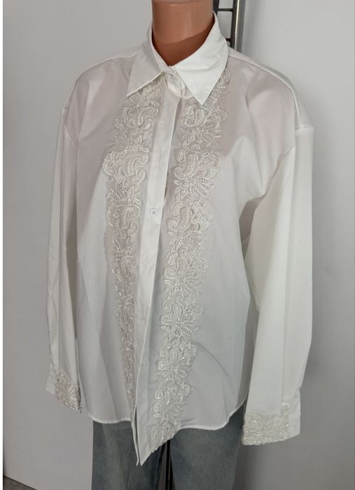 Camasa lucrata manual cu pietricele