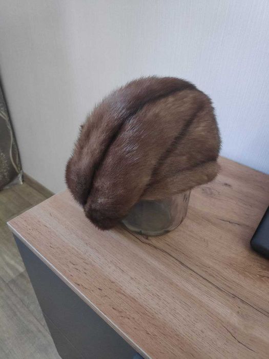 Шапку норковую женскую продам