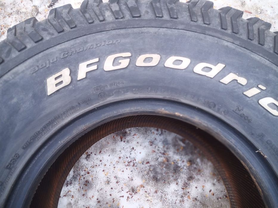 Vând cauciucuri BFgoodrich all-terrain