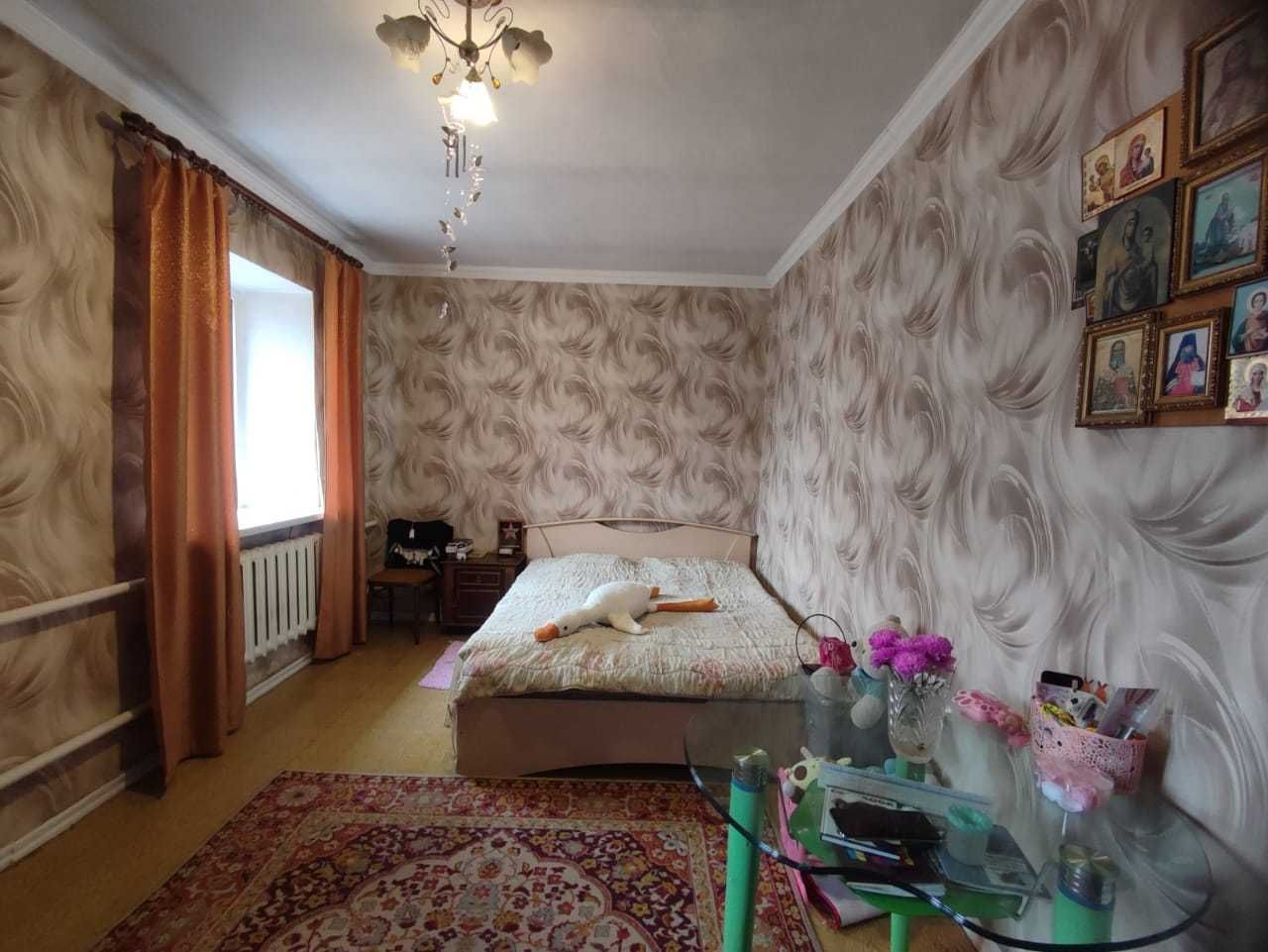 Продаю 4 комнатный дом в центре Пришахтинска, можно оформить в ипотеку