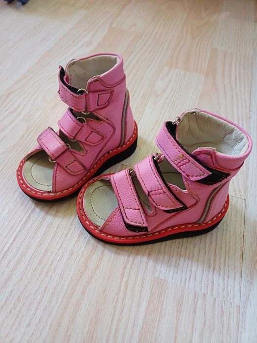 Sandale ortopedice cu supinație și talonet