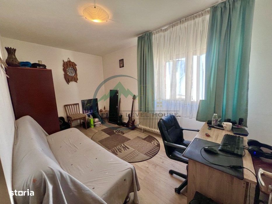 Apartament 4 camere, Judetean - Astra