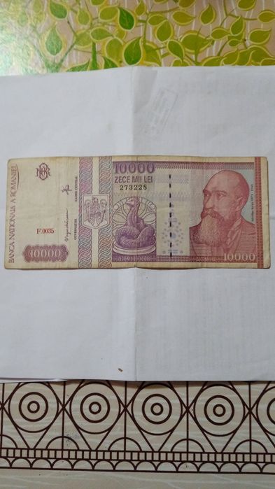 Bancnote vechi de vânzare.