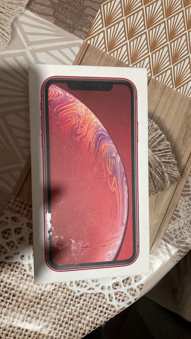 iPhone XR.          .