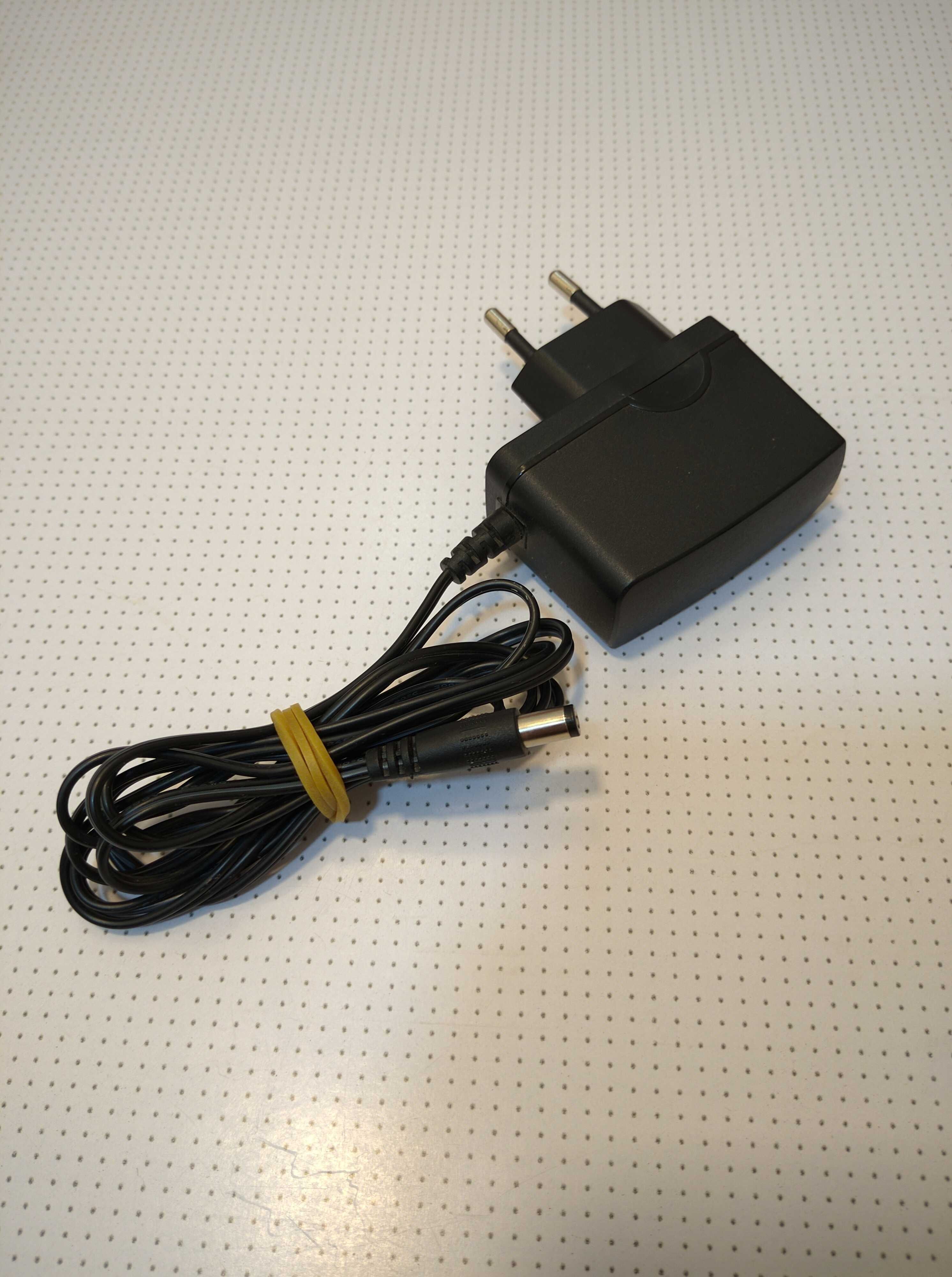 Блок питания 9V 0.6A