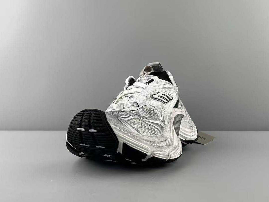 Налични Balenciaga 6XL SNEAKERS