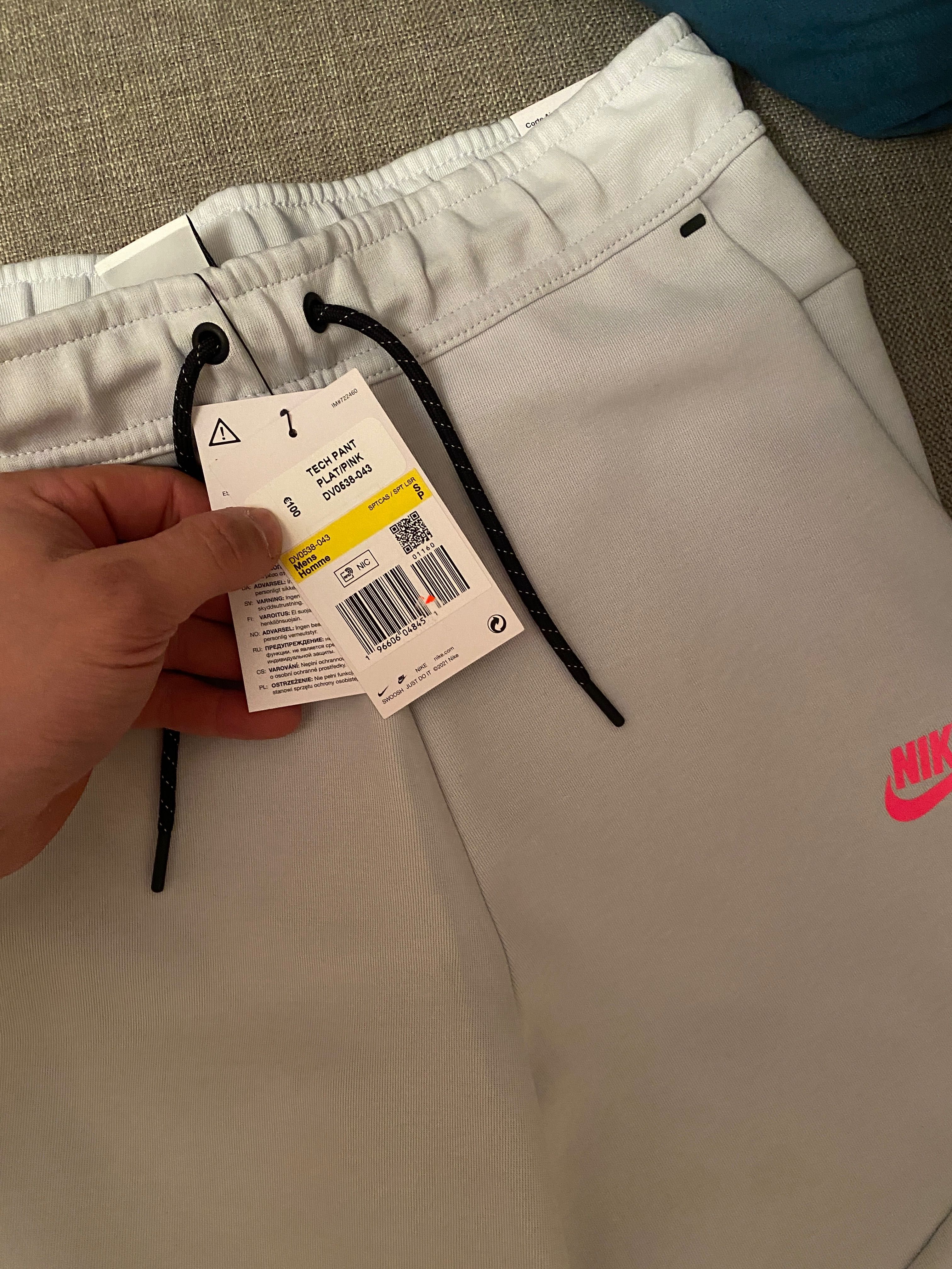 Pantaloni Nike Tech