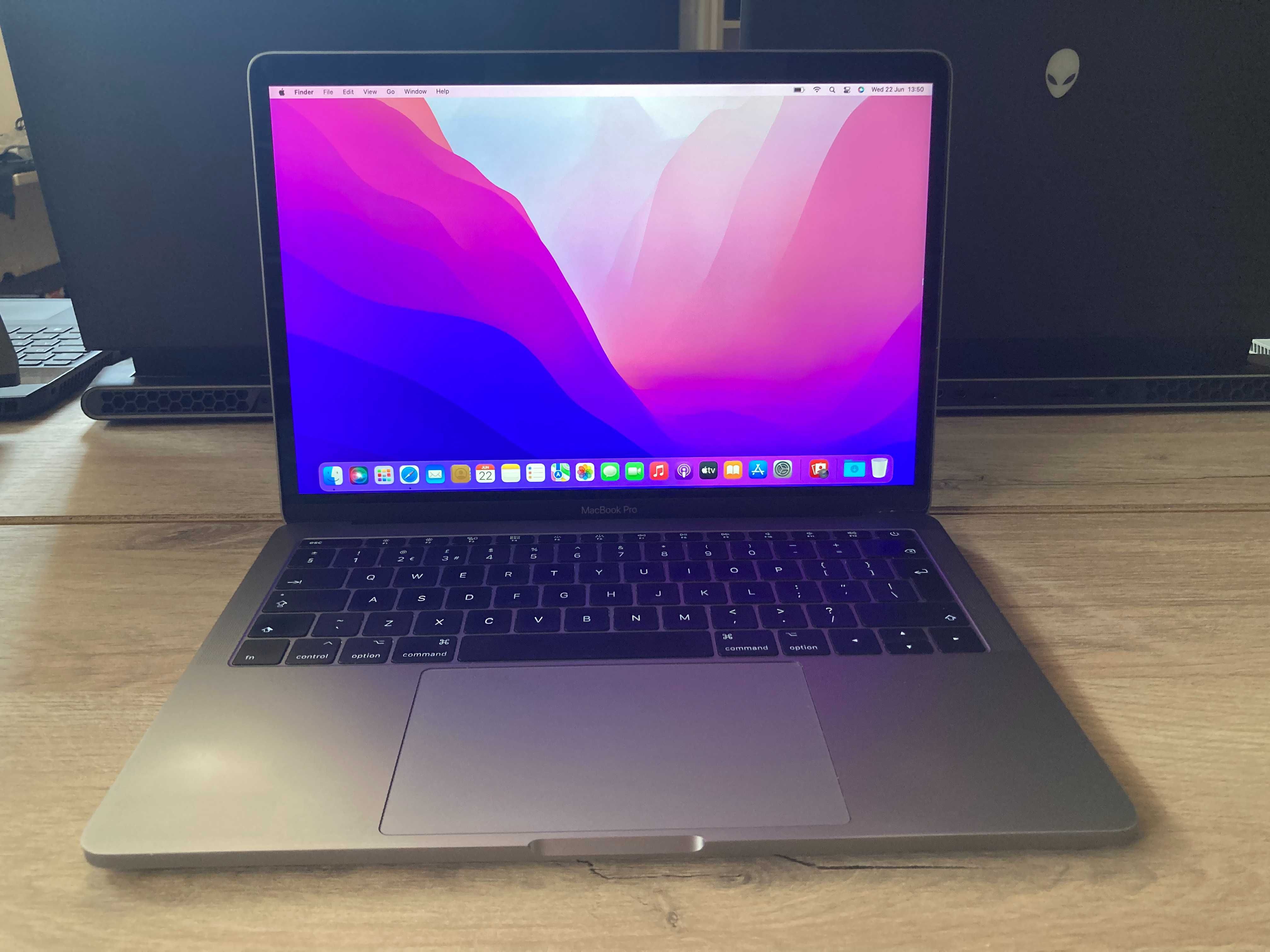 Лаптоп Apple Macbook PRO 13 2017 I5 8GB 128GB SSD с гаранция A1708