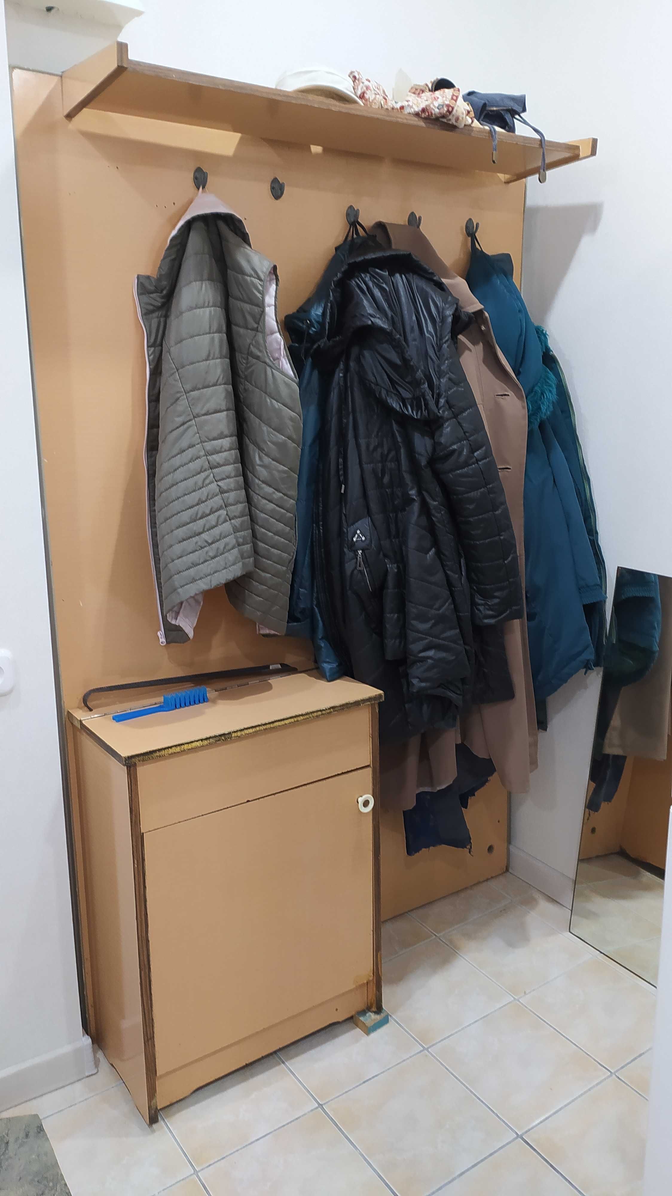 Вешалка  для прихожей