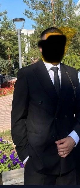 Продам класический костюм двубортный