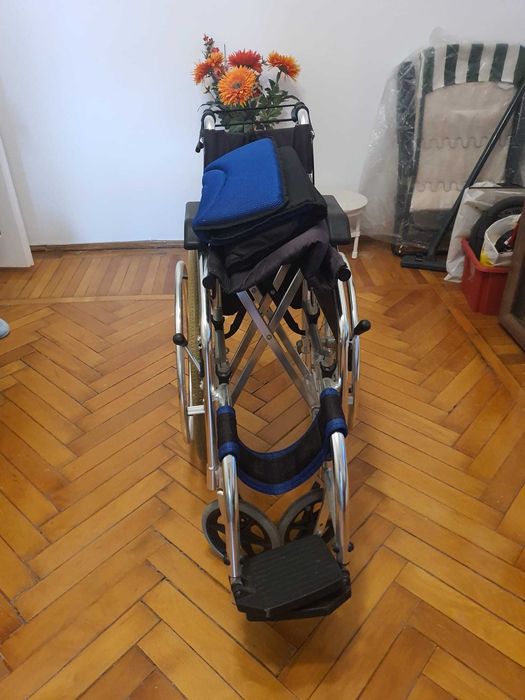 Scaun/ carucior cu rotile pliabile