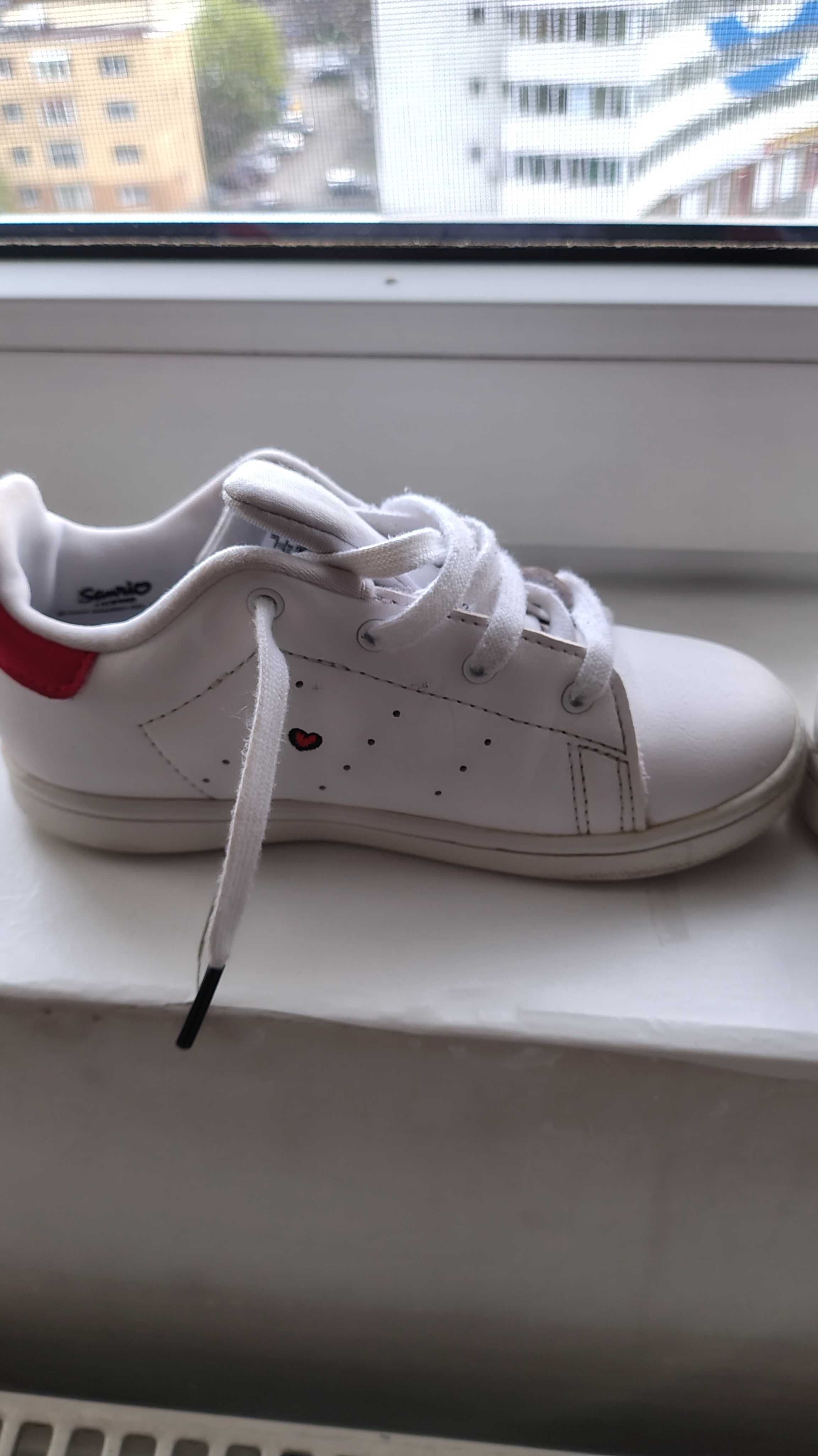 Adidas original mărimea 26 jumătate dar merge pe mărimea 28