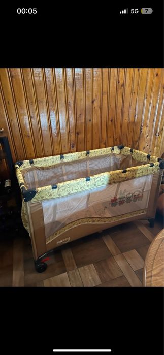 Pătuț pliabil cu 2 nivele, cu masă de înfășat