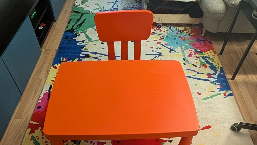 Set rosu masa + scaun Ikea Mammut