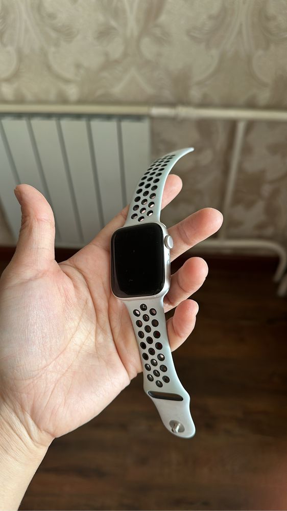 Часы apple watch  44 мм SE 100% аккумулятор