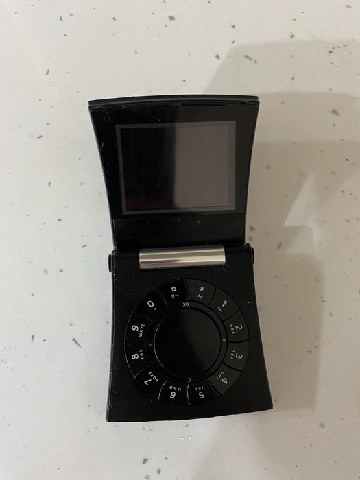 Samsung Bang & Olufsen Serene / Samsung E910 (2005) Retro