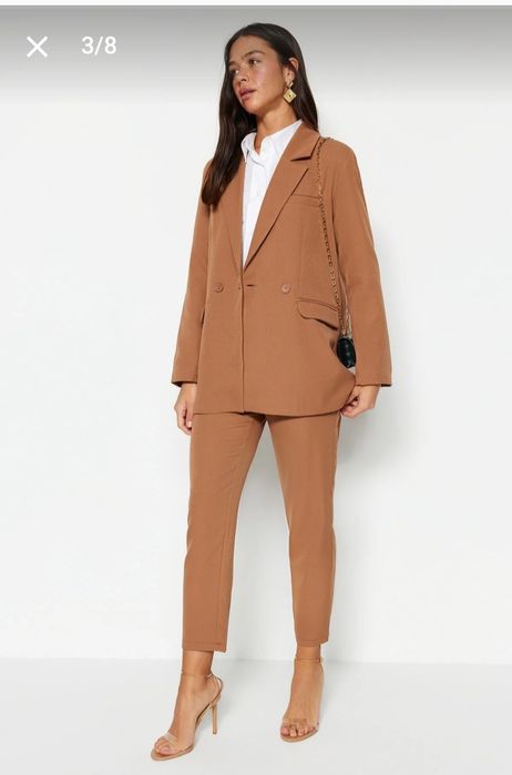 Елегантен дамски костюм- блейзър и панталон, каки/кафяв