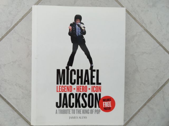 Michael Jackson - Carti biografice, DVD, poster