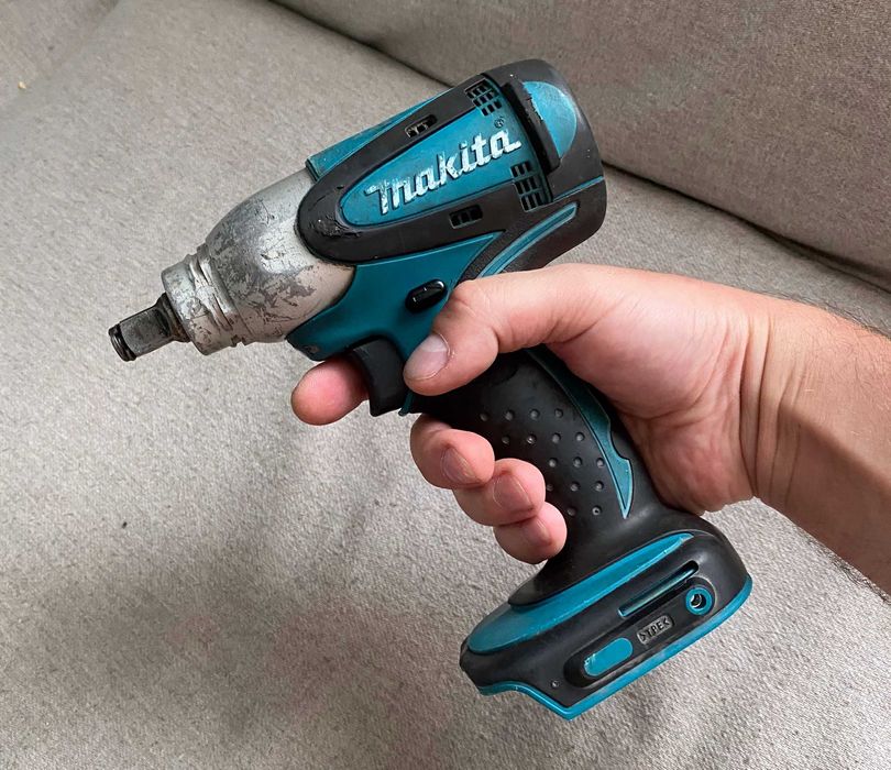 Masina insurubat impact Makita DTW251 18V patrat 1/2 inch 230 Nm corp