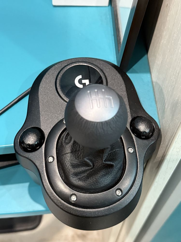 Волан Logitech - G923 + скоростен лост Logitech - Shifter