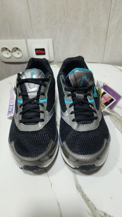 КроссовкиКроссовки женские фирмы Venice