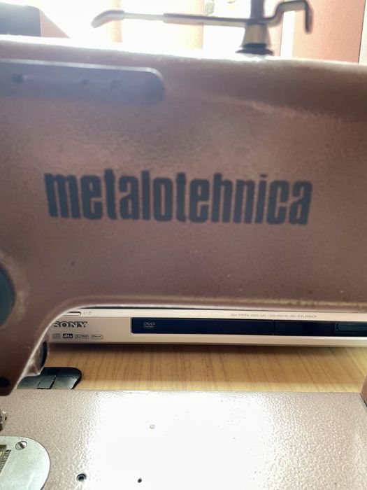 Masinā de cusut industrialā Metalotehnica