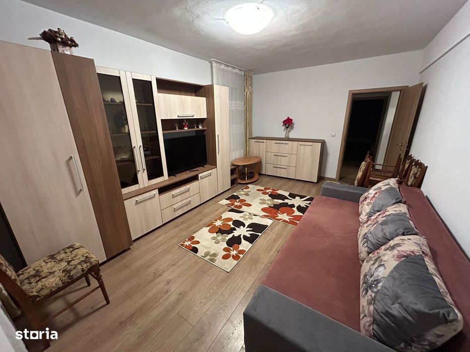 Apartament 3 camere de inchiriat, etaj 1, zona Cetate