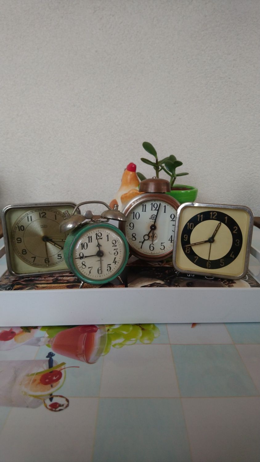 Ceasuri de masă românești
