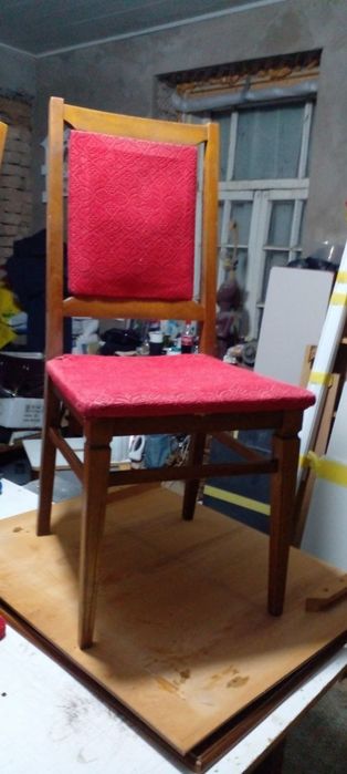 Продаются стол обеденный, 6 стульев, журнальный стол