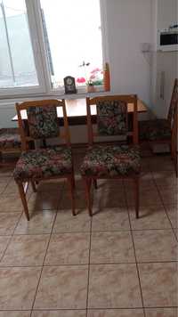 Masa din lemn masiv cu 4 scaune tapitate
