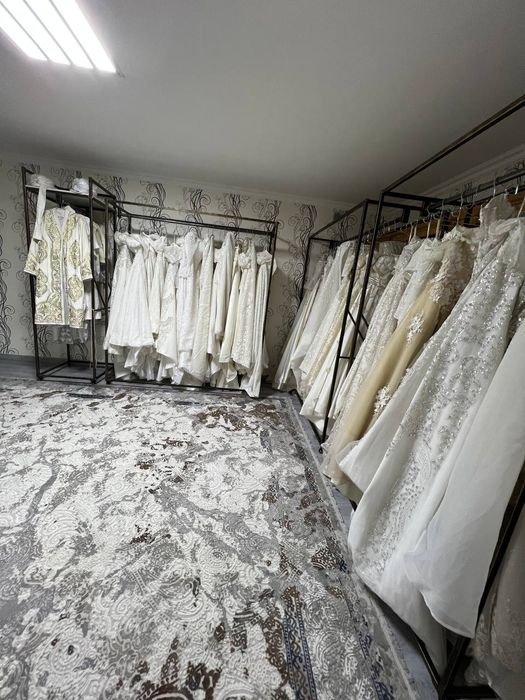 Продается готовый бизнес аренды свадебных, вечерних и детских платьев.