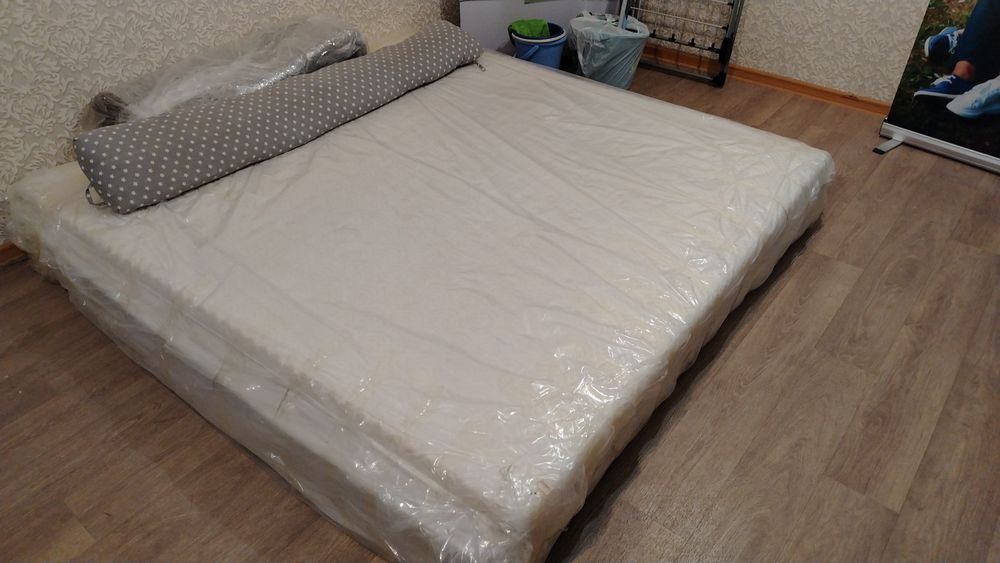 Матрас 2х спальный.