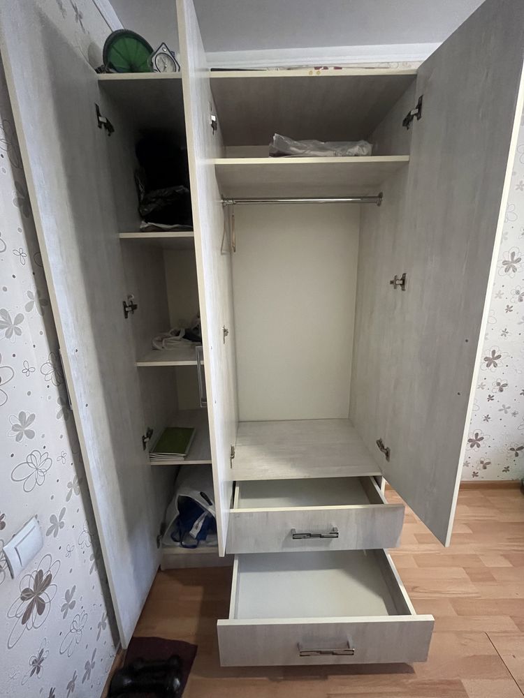 Шкаф в отличном состоянии срочно без торга