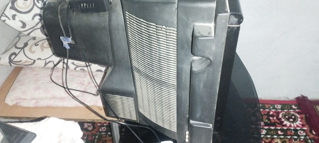 SAMSUNG televizor